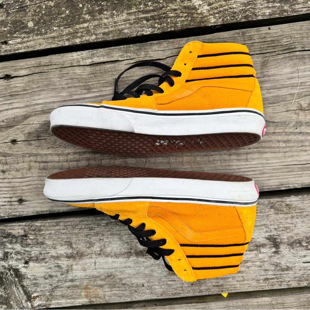 Unisex, vans, black and gold men’s size 8 woman size 9 1/2 worn once